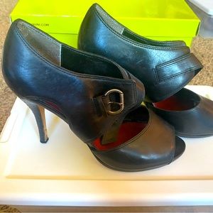 Max studio preowned black leather in excellent condition